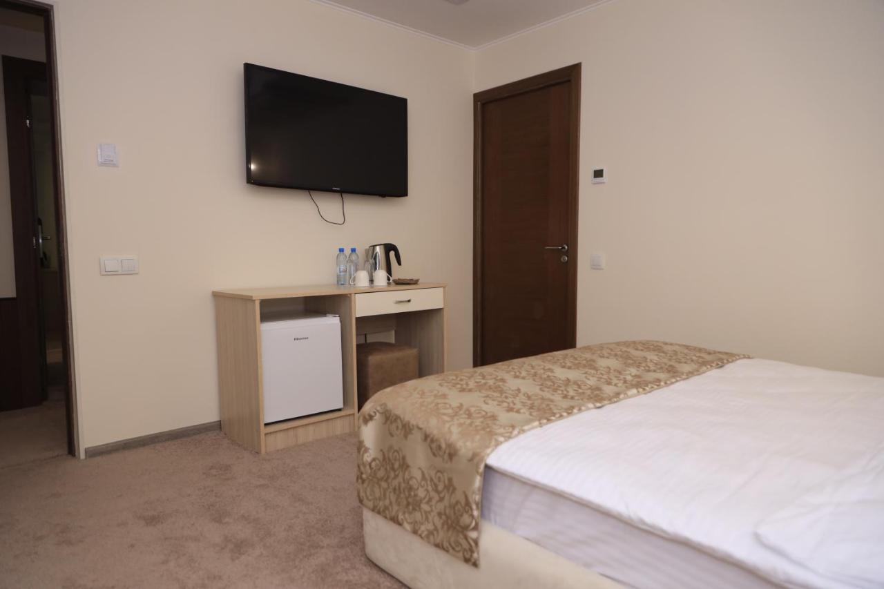Delin Hotel And Tours Erywań Zewnętrze zdjęcie