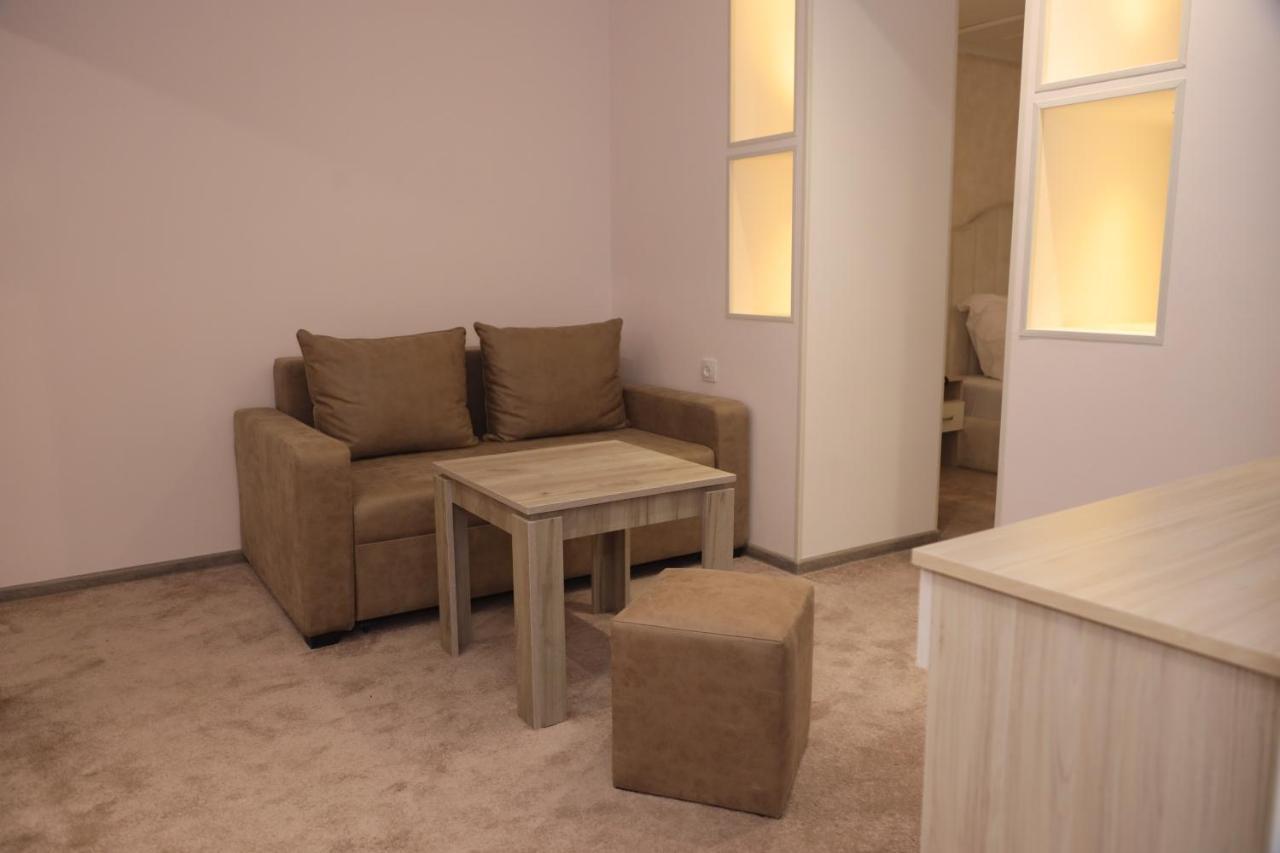 Delin Hotel And Tours Erywań Zewnętrze zdjęcie