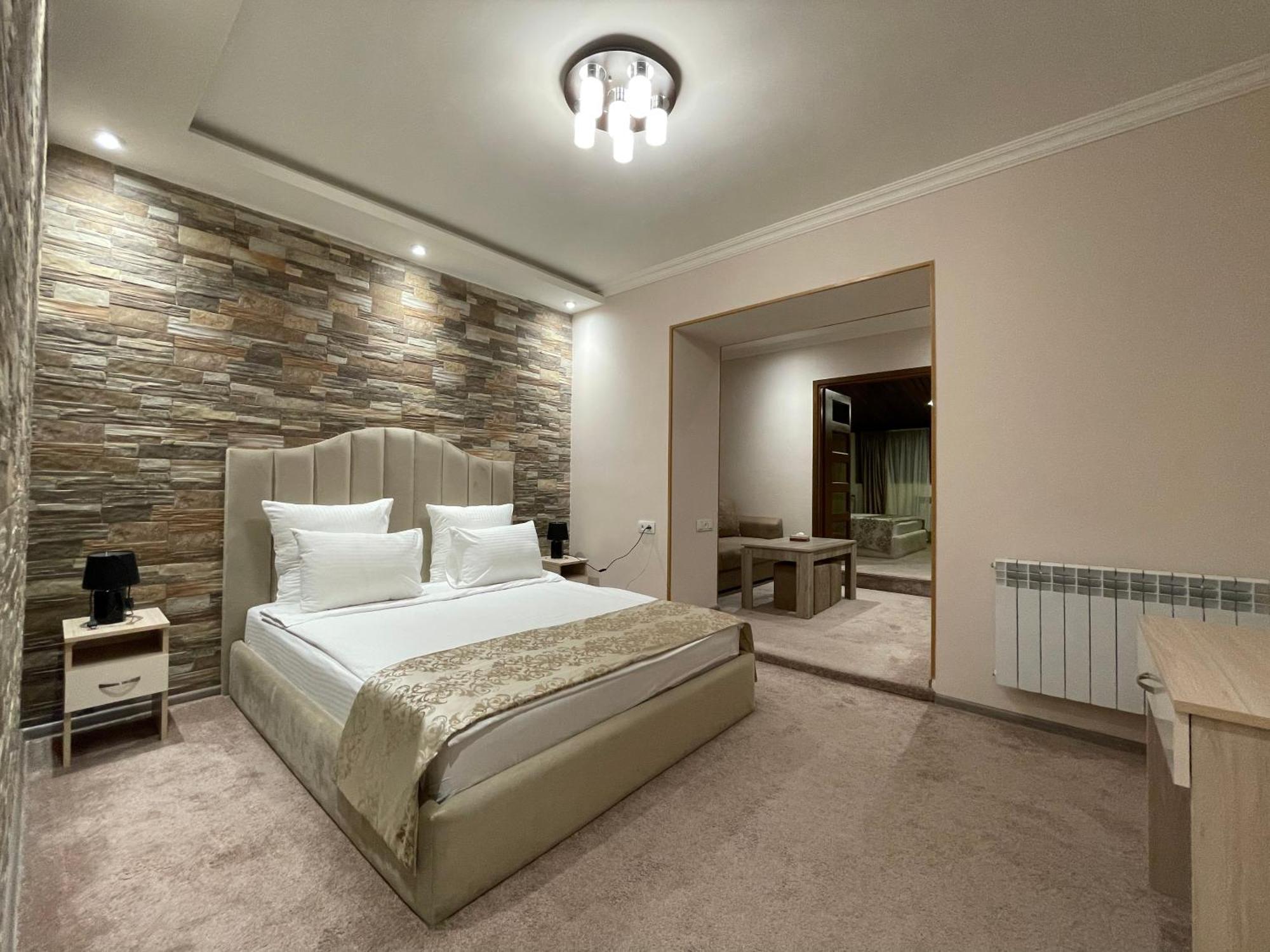 Delin Hotel And Tours Erywań Zewnętrze zdjęcie