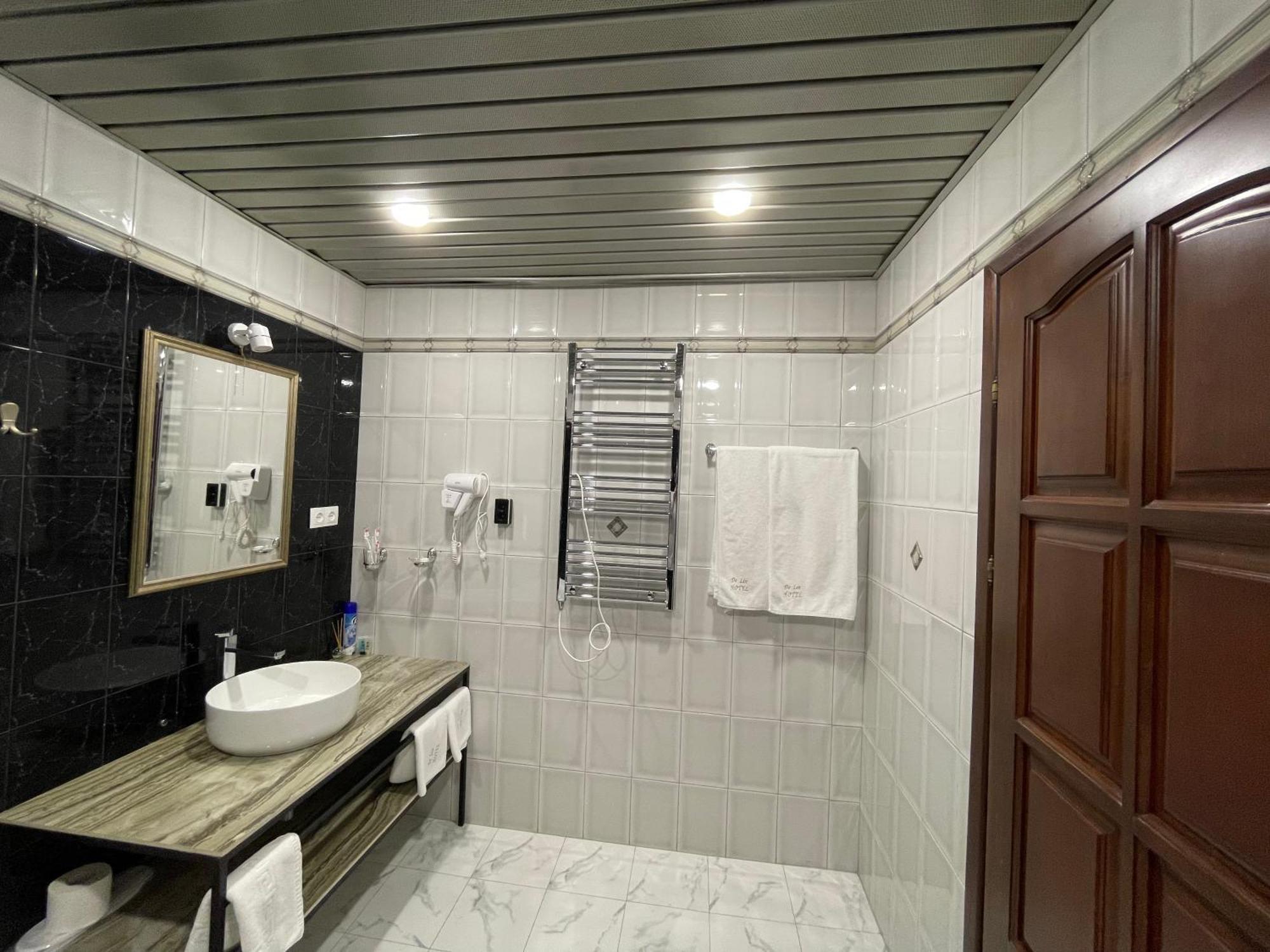 Delin Hotel And Tours Erywań Zewnętrze zdjęcie