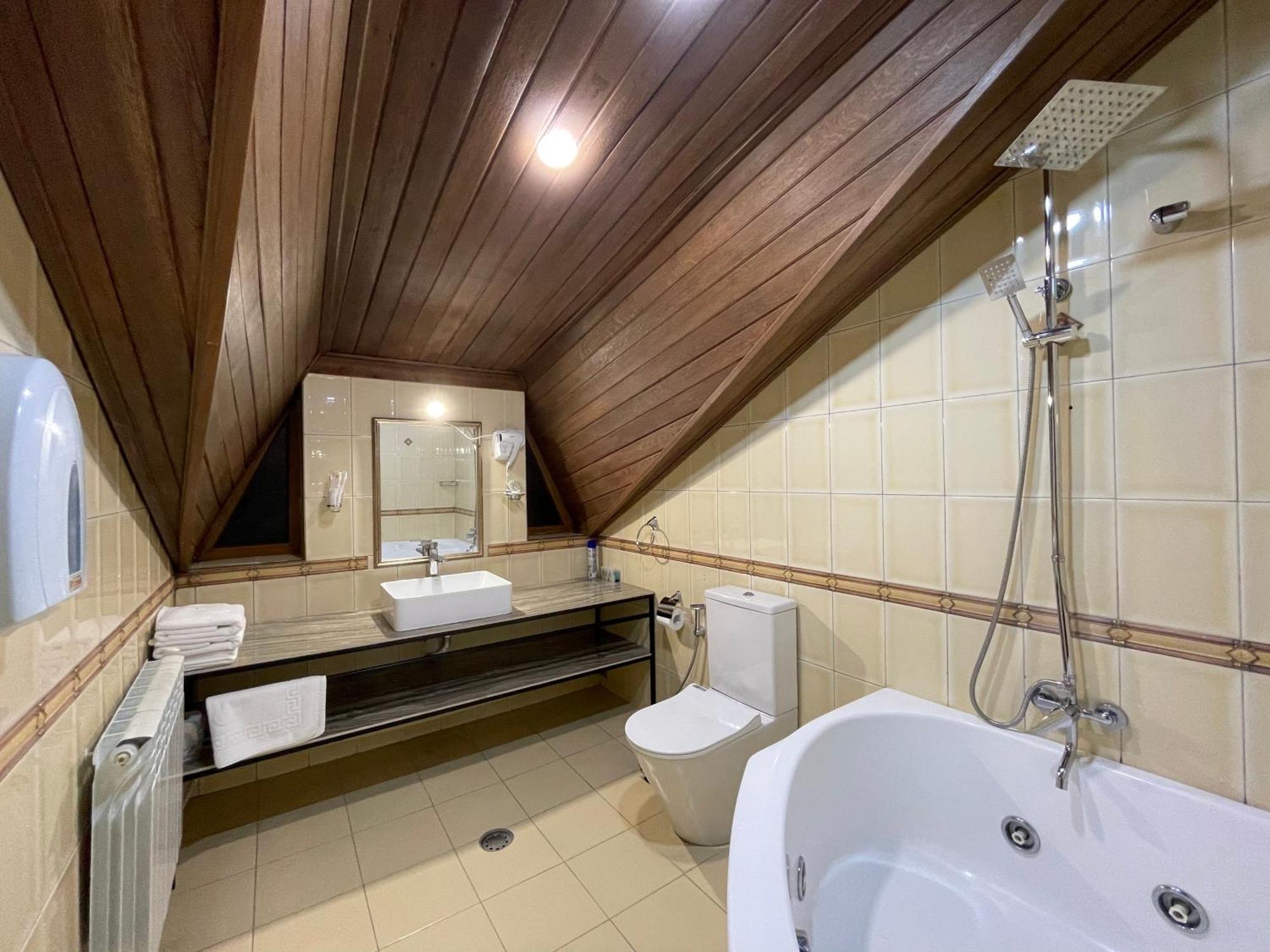 Delin Hotel And Tours Erywań Zewnętrze zdjęcie