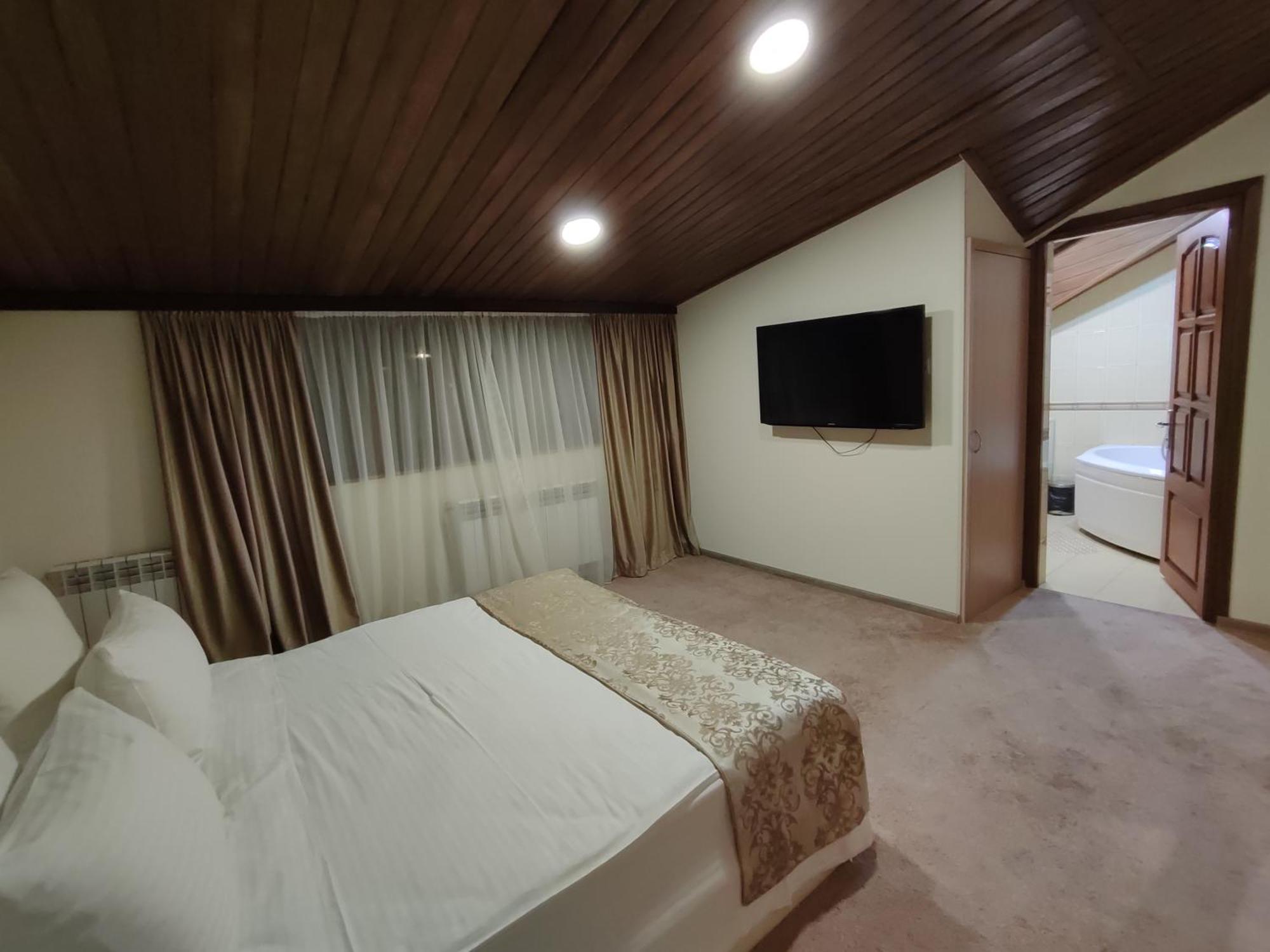 Delin Hotel And Tours Erywań Zewnętrze zdjęcie