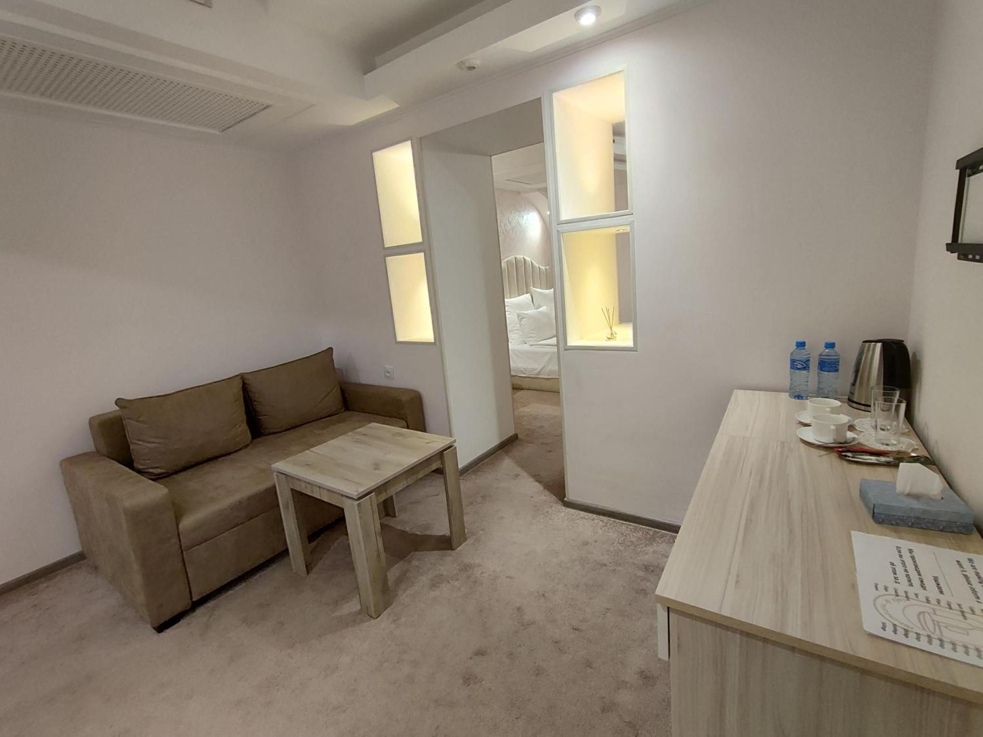 Delin Hotel And Tours Erywań Zewnętrze zdjęcie