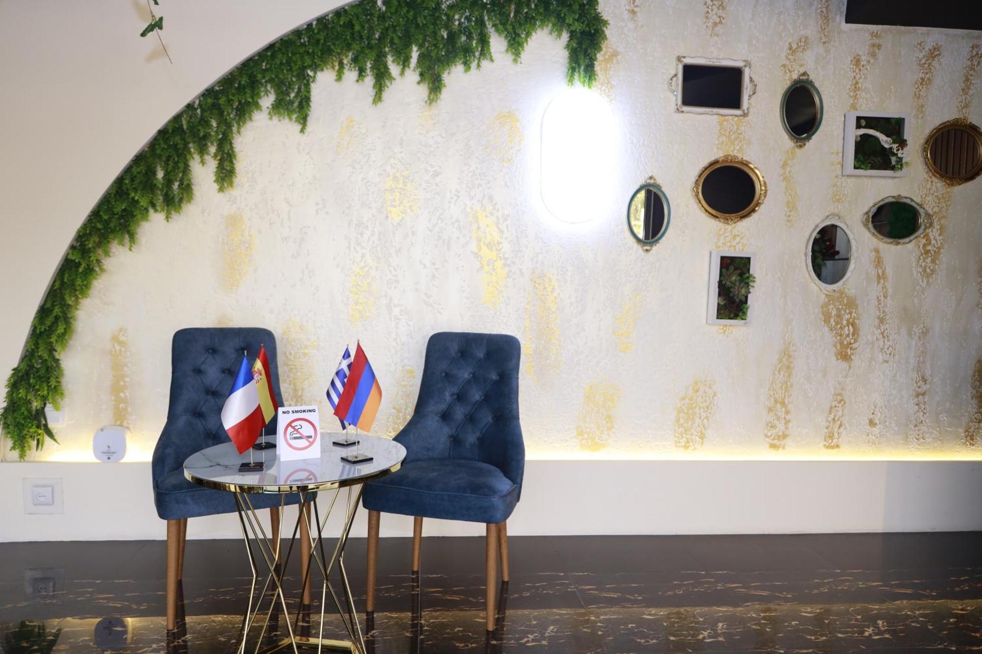 Delin Hotel And Tours Erywań Zewnętrze zdjęcie