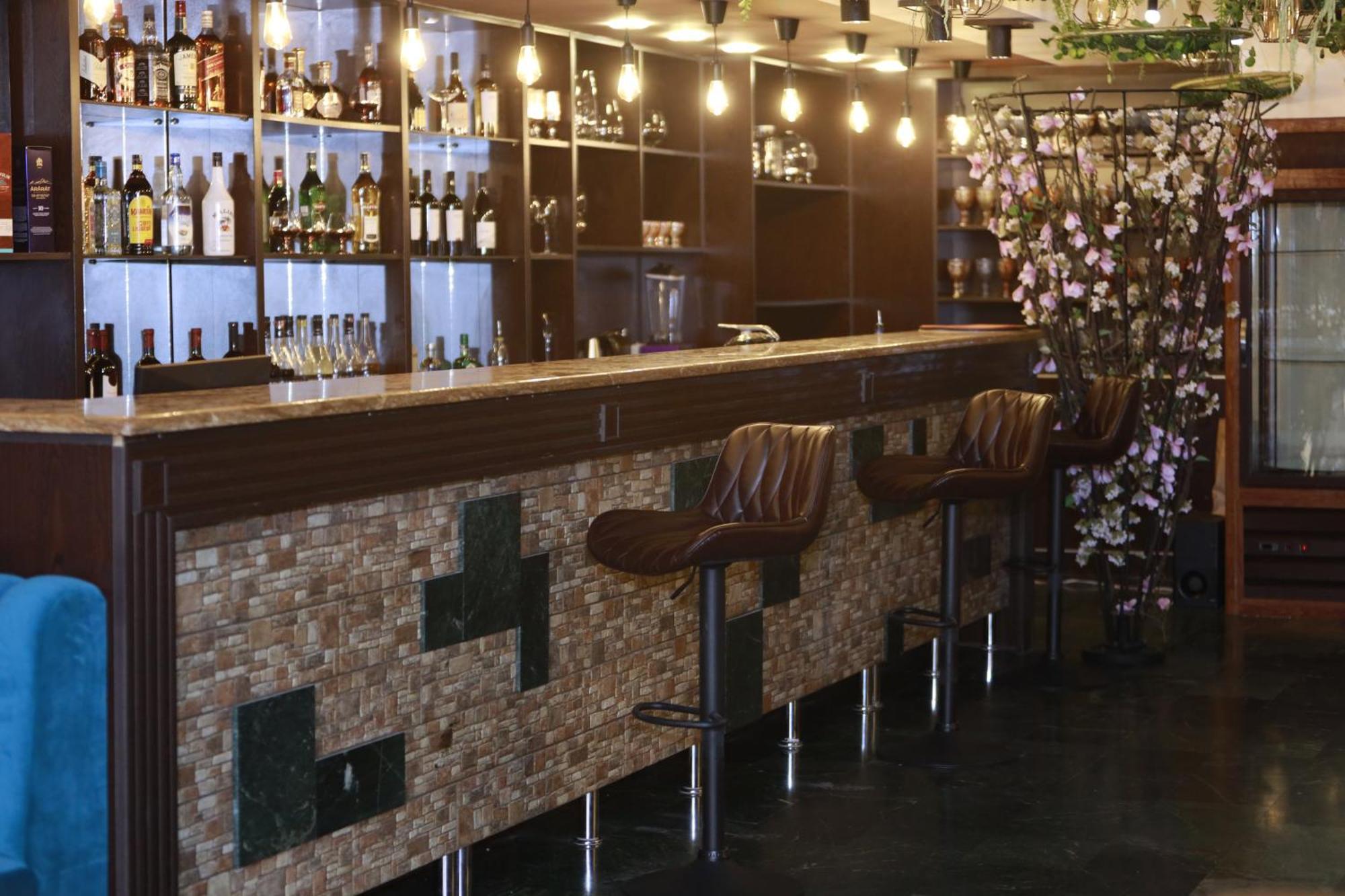 Delin Hotel And Tours Erywań Zewnętrze zdjęcie