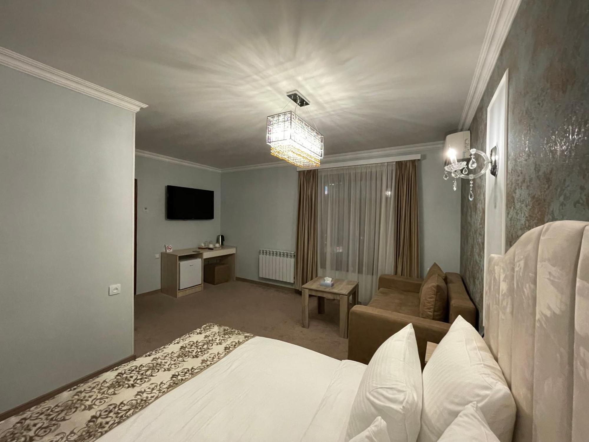 Delin Hotel And Tours Erywań Zewnętrze zdjęcie