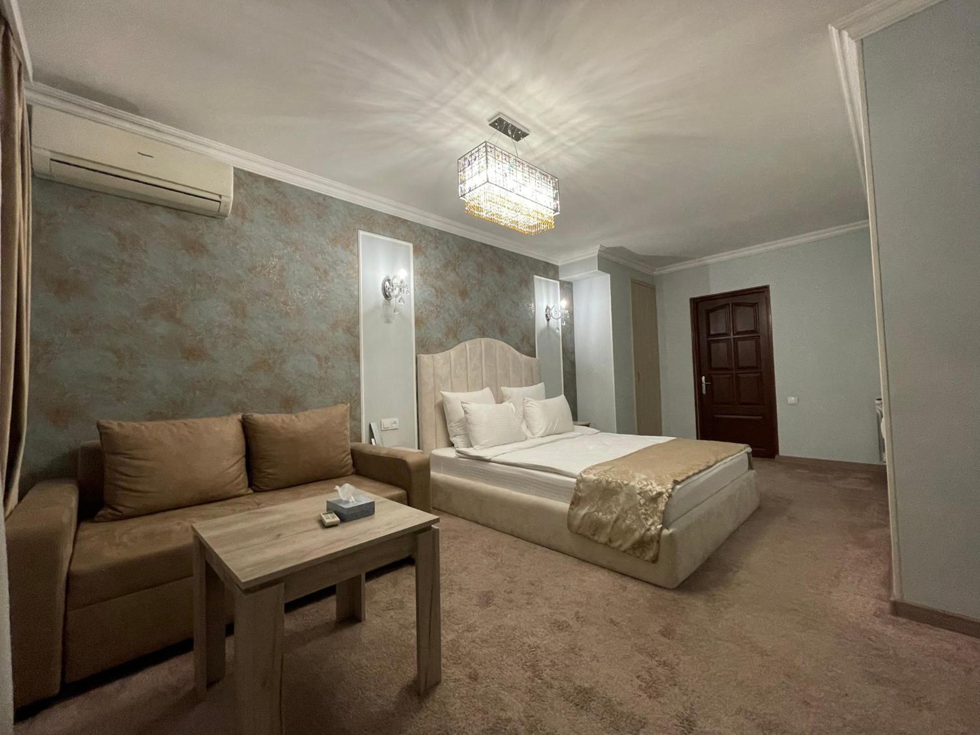 Delin Hotel And Tours Erywań Zewnętrze zdjęcie
