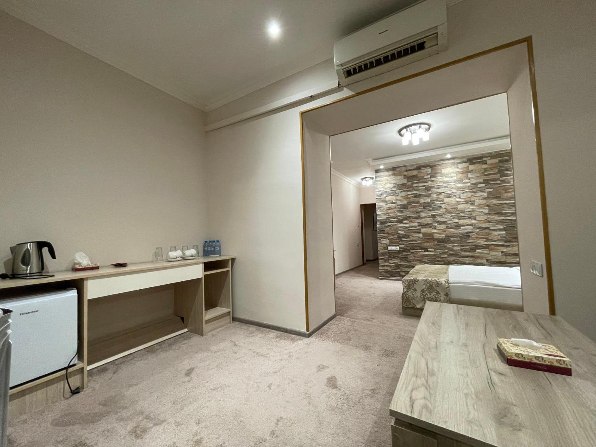 Delin Hotel And Tours Erywań Zewnętrze zdjęcie