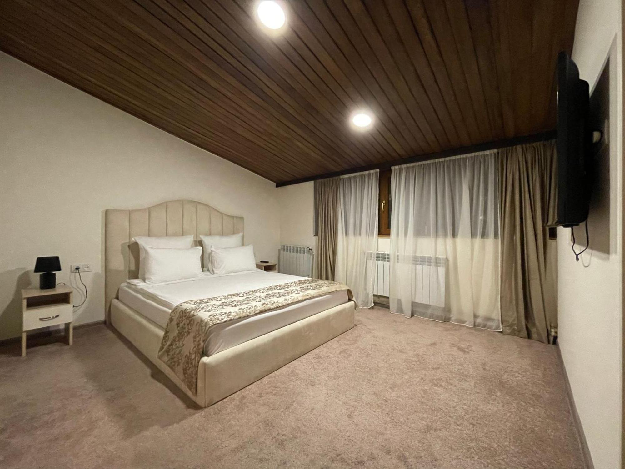 Delin Hotel And Tours Erywań Zewnętrze zdjęcie