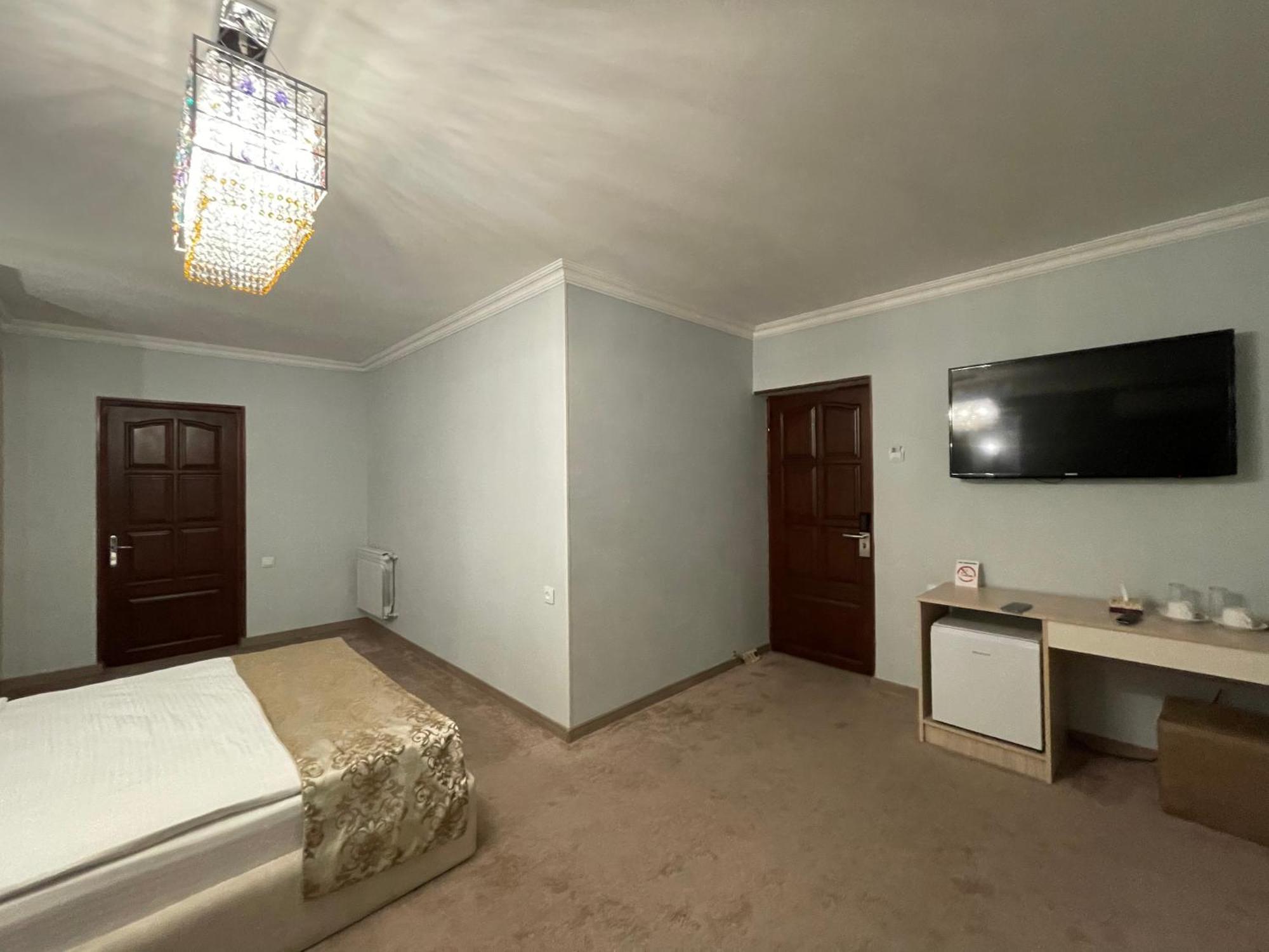 Delin Hotel And Tours Erywań Zewnętrze zdjęcie